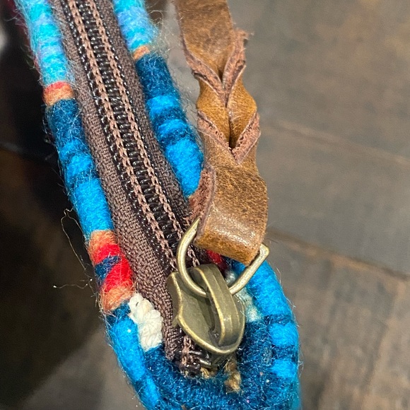 NWT American Darling Blue blanket bag with genuine leather wristlet strap - Picture 4 of 8